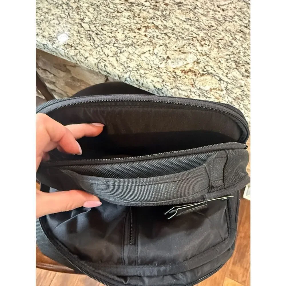 lululemon athletica Black Cruiser Multi-Pocket Everyday Backpack